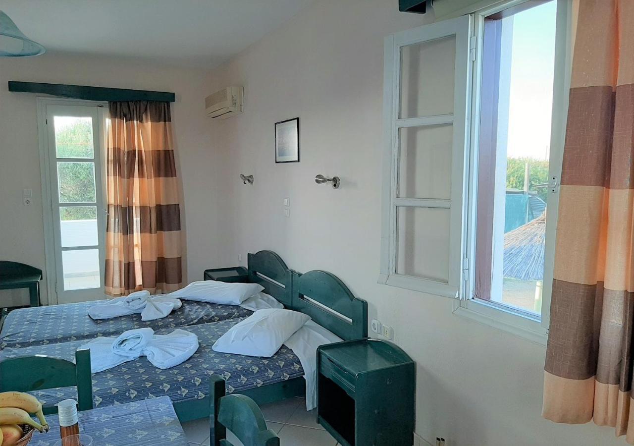 Joanna'S Rooms On The Beach Plaka  Ruang foto
